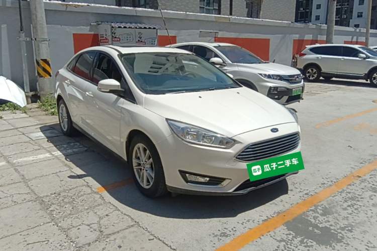 Used Ford Focus 2015 Sedan EcoBoost 125 Automatic Supreme Style Edition Front Right 45 Deg