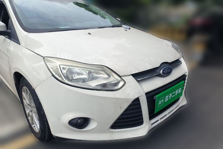 Used Ford Focus 2015 Sedan 1.6L Manual Comfort Model Front Right 45 Deg