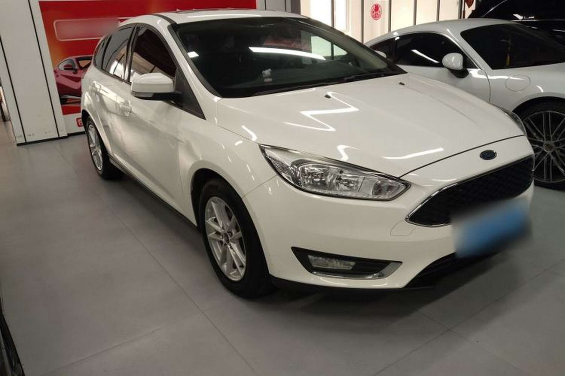 Used Ford Focus 2015 Hatchback 1.6L Automatic Fashion Edition Front Right 45 Deg