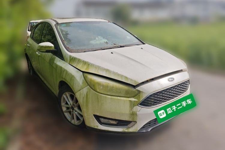 Used Ford Focus 2015 Hatchback EcoBoost 125 Automatic Supreme Style Edition Front Right 45 Deg