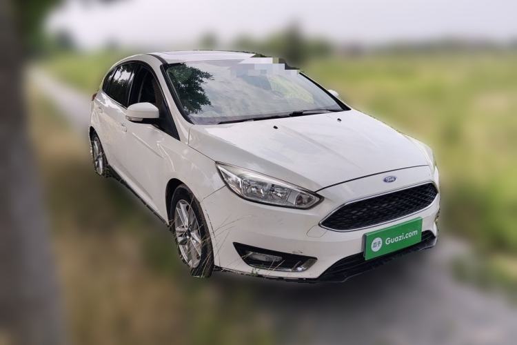 Used Ford Focus 2015 Hatchback 1.6L Automatic Fashion Edition Front Right 45 Deg