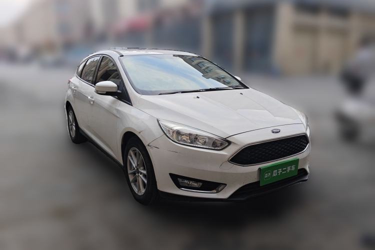 Used Ford Focus 2015 Hatchback 1.6L Automatic Fashion Edition Front Right 45 Deg
