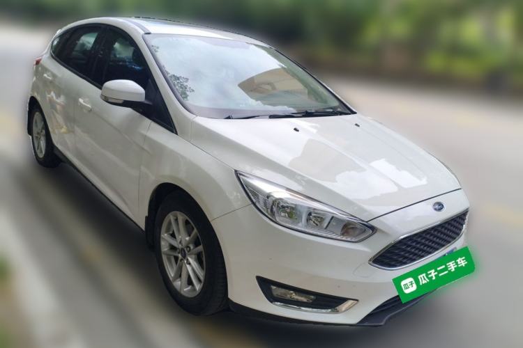 Used Ford Focus 2015 Hatchback 1.6L Automatic Fashion Edition Front Right 45 Deg