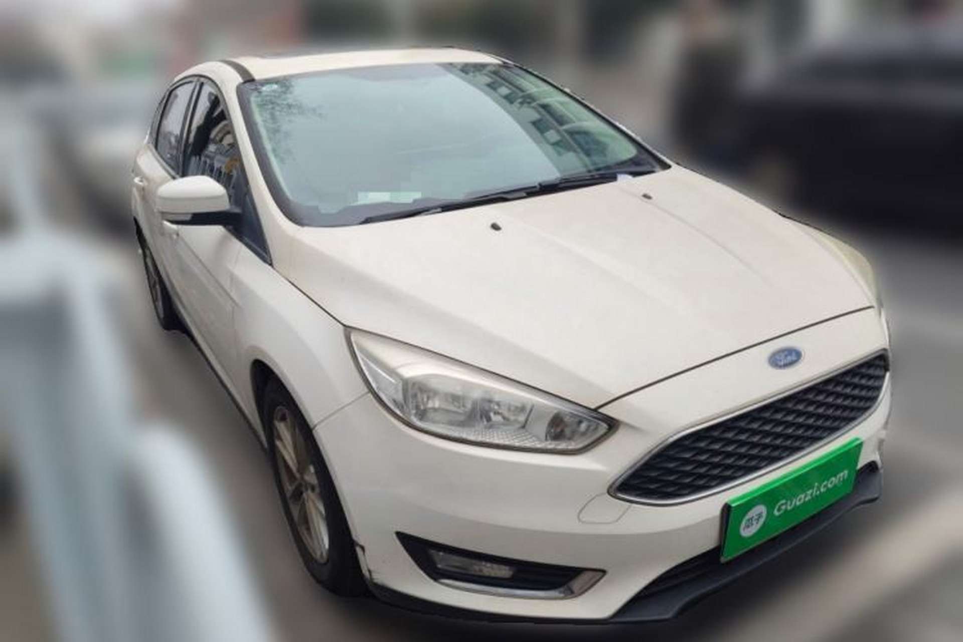 Used Ford Focus 2015 Hatchback EcoBoost 125 Automatic Supreme Style Edition Front Right 45 Deg