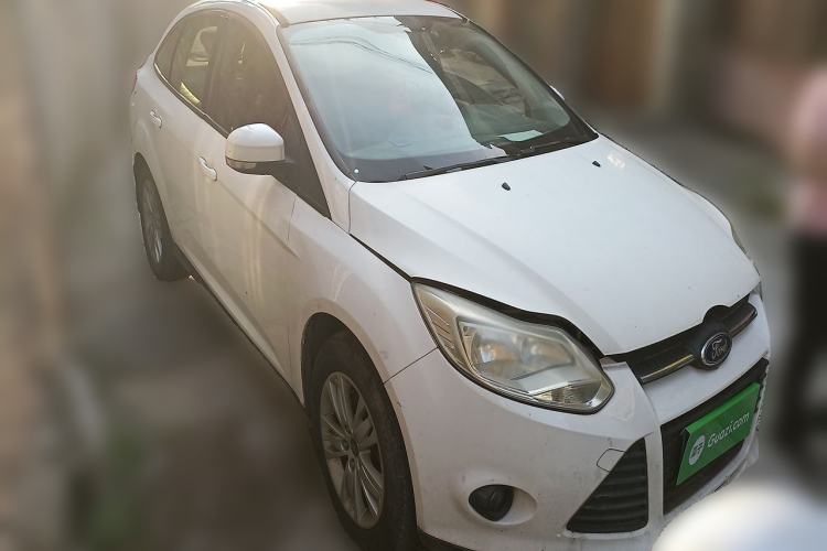 Used Ford Focus 2015 Sedan 1.6L Manual Comfort Model Front Right 45 Deg