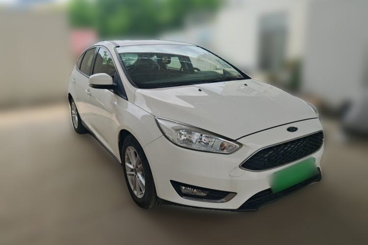 Used Ford Focus 2015 Hatchback 1.6L Automatic Fashion Edition Front Right 45 Deg