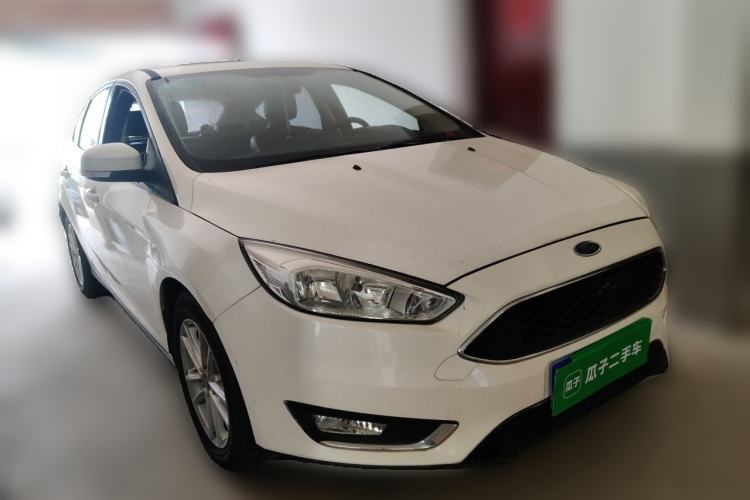 Used Ford Focus 2015 Hatchback 1.6L Automatic Fashion Edition Front Right 45 Deg