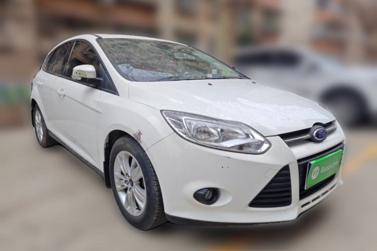 Used Ford Focus 2015 Hatchback 1.6L Manual Comfort Edition Front Right 45 Deg