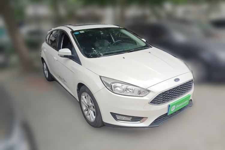 Used Ford Focus 2015 Hatchback 1.6L Automatic Fashion Edition Front Right 45 Deg