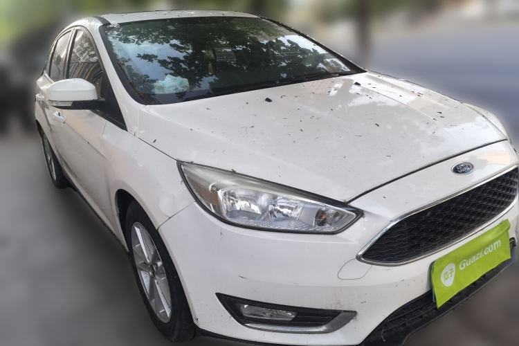 Used Ford Focus 2015 Hatchback 1.6L Automatic Fashion Edition Front Right 45 Deg