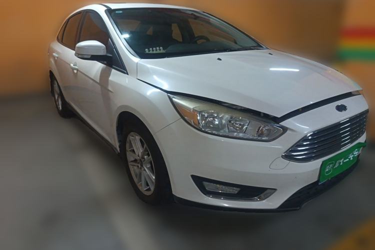 Used Ford Focus 2015 Sedan 1.6L Manual Fashion Edition Front Right 45 Deg