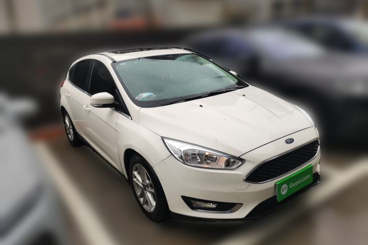 Used Ford Focus 2015 Hatchback EcoBoost 180 Automatic Elite Model Front Right 45 Deg