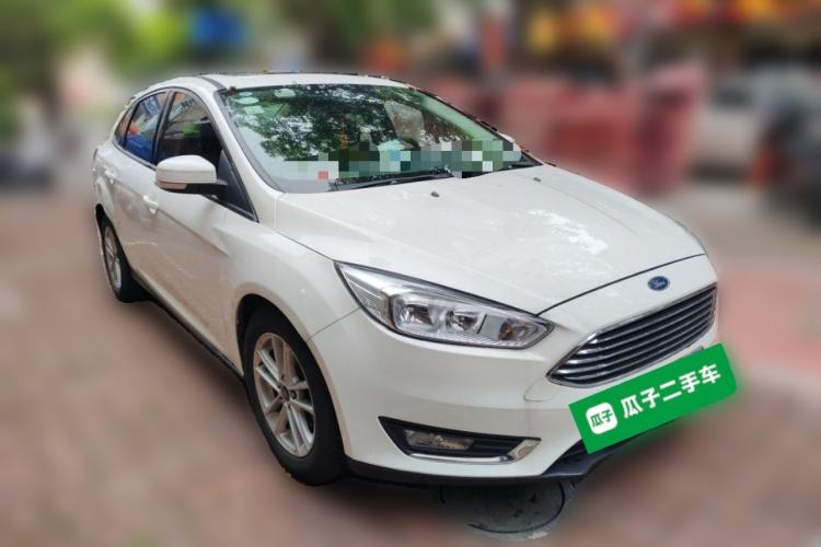 Used Ford Focus 2015 Sedan EcoBoost 125 Automatic Supreme Style Edition Front Right 45 Deg