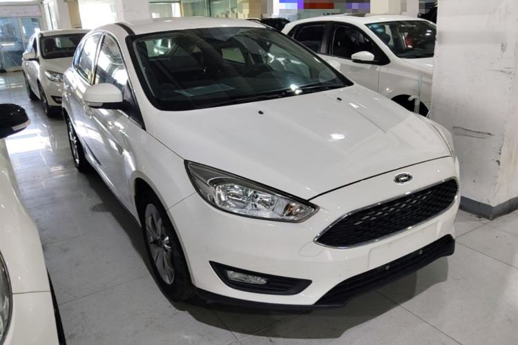 Used Ford Focus 2015 Hatchback 1.6L Manual Comfort Edition Front Right 45 Deg