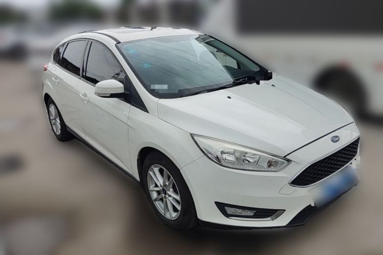 Used Ford Focus 2015 Hatchback EcoBoost 125 Automatic Supreme Style Edition Front Right 45 Deg