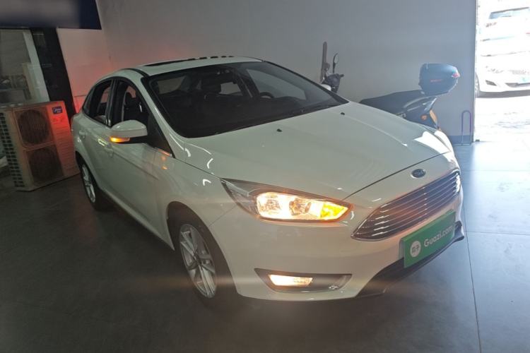 Used Ford Focus 2015 Sedan EcoBoost 180 Automatic Elite Model Front Right 45 Deg