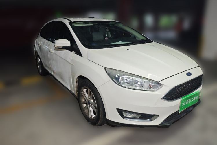 Used Ford Focus 2015 Hatchback 1.6L Automatic Fashion Edition Front Right 45 Deg