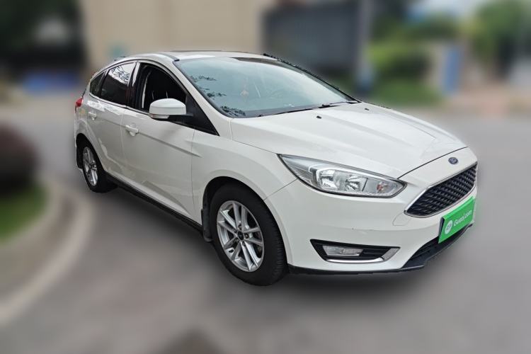 Used Ford Focus 2015 Hatchback 1.6L Automatic Fashion Edition Front Right 45 Deg