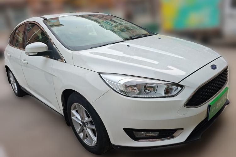 Used Ford Focus 2015 Hatchback 1.6L Manual Fashion Edition Front Right 45 Deg