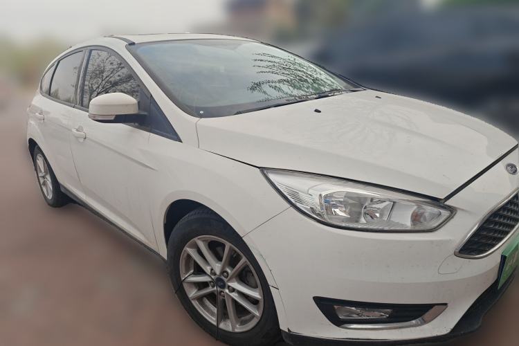 Used Ford Focus 2015 Hatchback 1.6L Automatic Fashion Edition Front Right 45 Deg