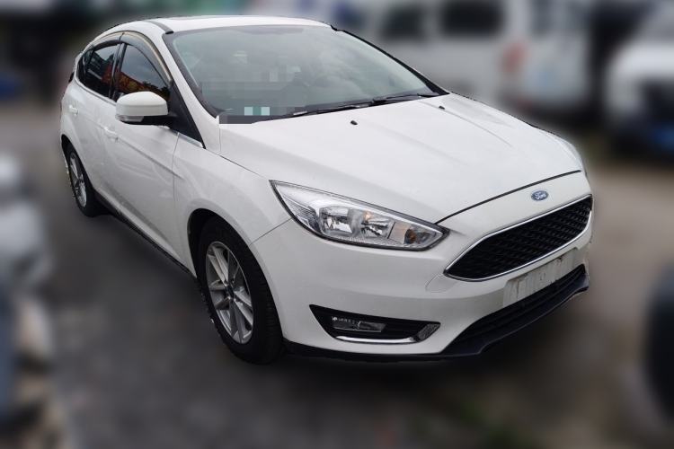 Used Ford Focus 2015 Hatchback EcoBoost 180 Automatic Elite Model Front Right 45 Deg