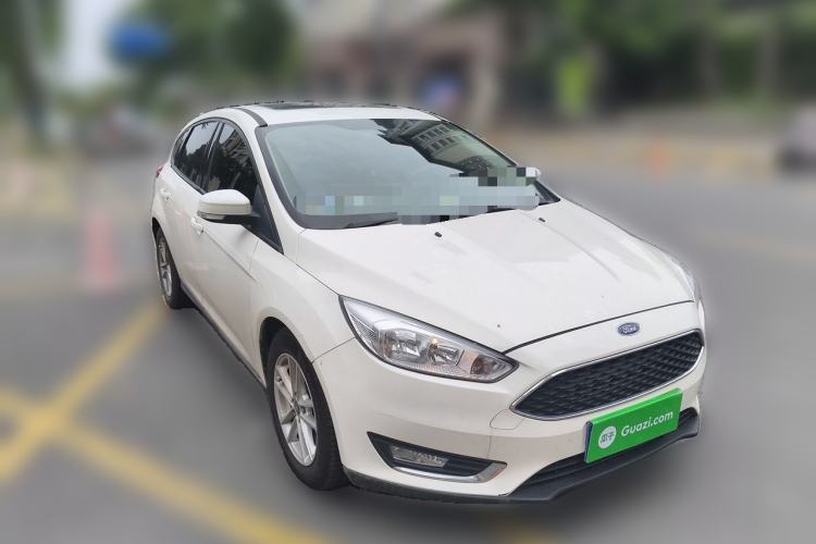 Used Ford Focus 2015 Hatchback 1.6L Automatic Fashion Edition Front Right 45 Deg