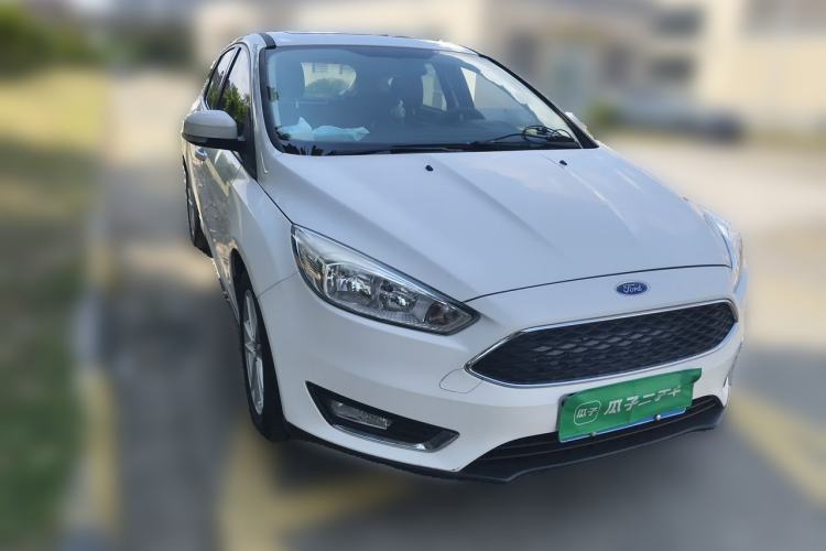 Used Ford Focus 2015 Hatchback 1.6L Automatic Fashion Edition Front Right 45 Deg
