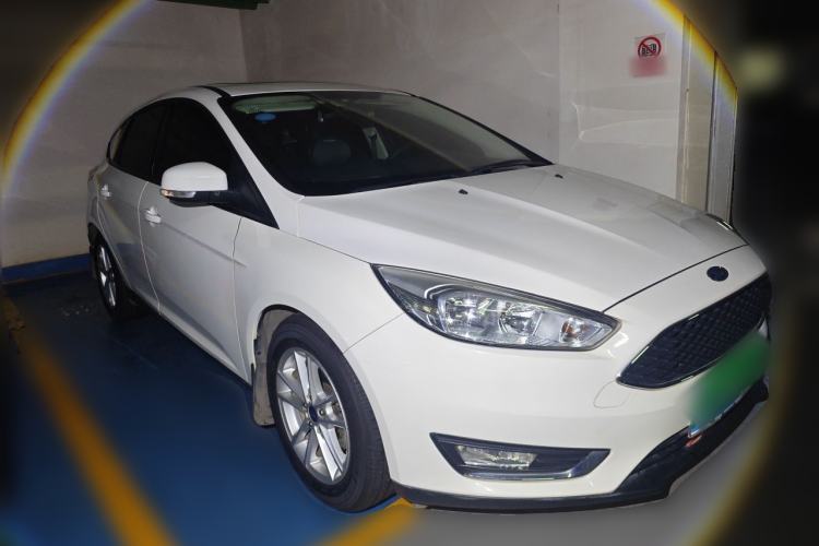 Used Ford Focus 2015 Hatchback 1.6L Automatic Fashion Edition Front Right 45 Deg