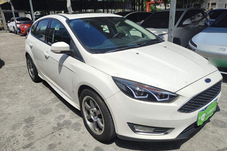 Used Ford Focus 2015 Hatchback 1.6L Manual Fashion Edition Front Right 45 Deg