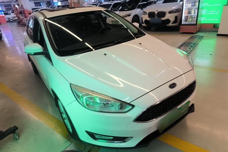 Used Ford Focus 2015 Hatchback EcoBoost 180 Automatic Elite Model Front Right 45 Deg