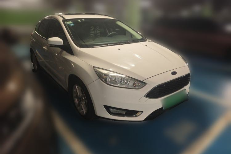 Used Ford Focus 2015 Hatchback 1.6L Automatic Fashion Edition Front Right 45 Deg