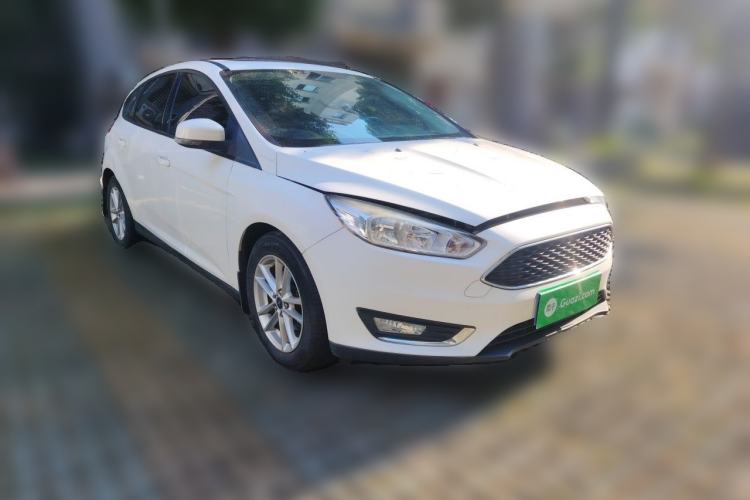 Used Ford Focus 2015 Hatchback 1.6L Automatic Fashion Edition Front Right 45 Deg