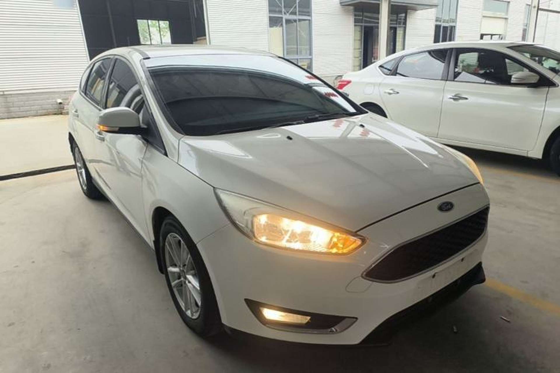 Used Ford Focus 2015 Hatchback EcoBoost 125 Automatic Supreme Style Edition Front Right 45 Deg