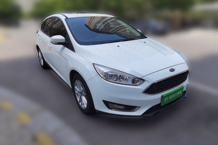Used Ford Focus 2015 Hatchback 1.6L Automatic Fashion Edition Front Right 45 Deg