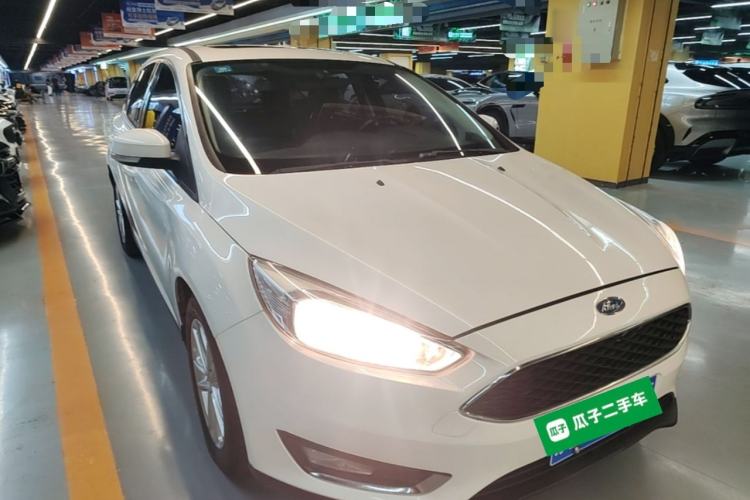 Used Ford Focus 2015 Hatchback 1.6L Automatic Fashion Edition Front Right 45 Deg