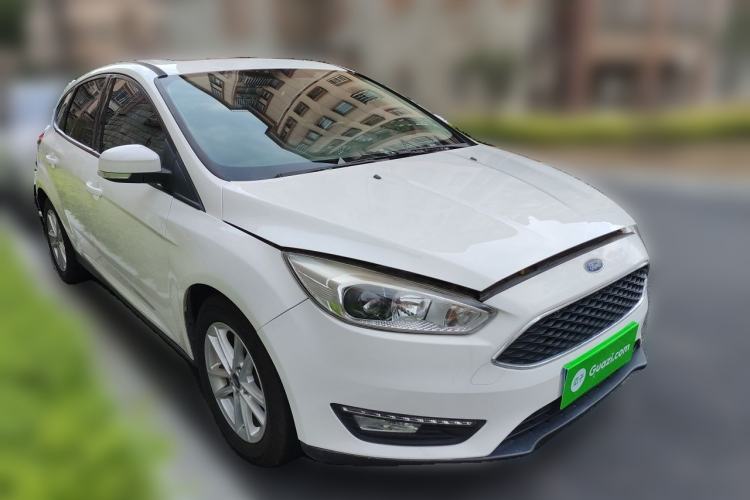 Used Ford Focus 2015 Hatchback 1.6L Automatic Fashion Edition Front Right 45 Deg