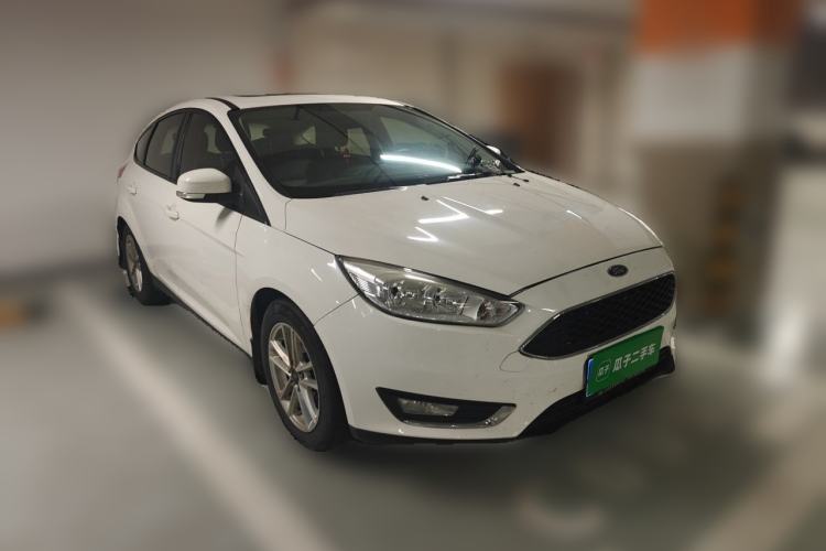 Used Ford Focus 2015 Hatchback 1.6L Automatic Fashion Edition Front Right 45 Deg