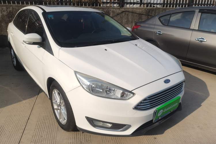 Used Ford Focus 2015 Sedan 1.6L Automatic Trend Model Front Right 45 Deg