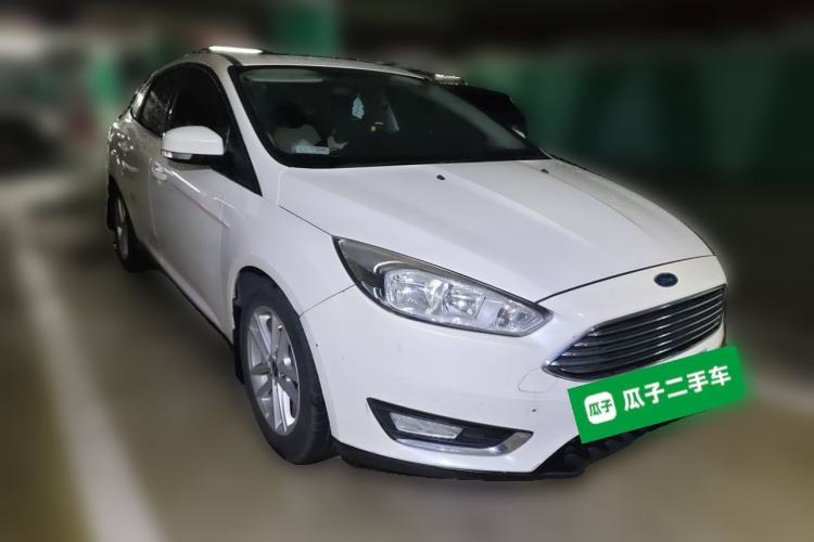 Used Ford Focus 2015 Sedan EcoBoost 125 Automatic Supreme Style Edition Front Right 45 Deg