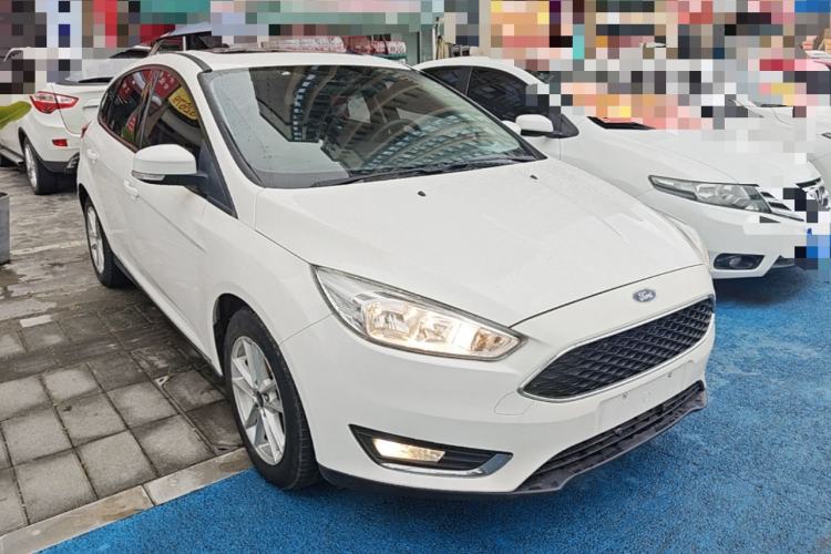 Used Ford Focus 2015 Hatchback 1.6L Automatic Fashion Edition Front Right 45 Deg
