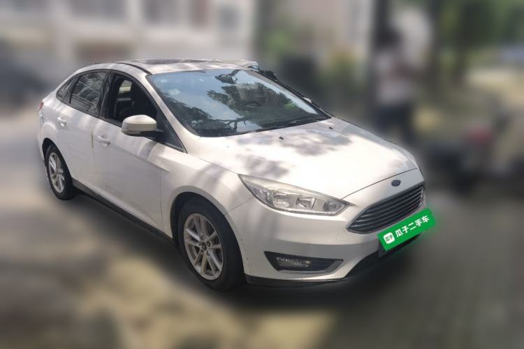 Used Ford Focus 2015 Sedan EcoBoost 125 Manual – Ultra-Style Edition Front Right 45 Deg