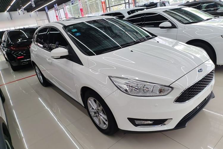 Used Ford Focus 2015 Hatchback 1.6L Manual Fashion Edition Front Right 45 Deg