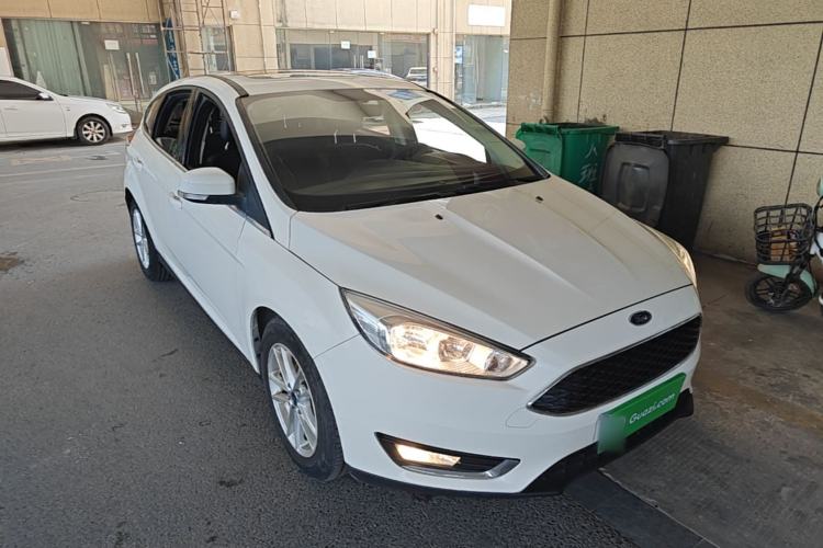 Used Ford Focus 2015 Hatchback EcoBoost 180 Automatic Elite Model Front Right 45 Deg
