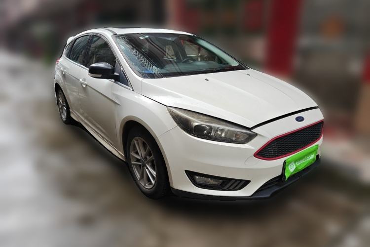 Used Ford Focus 2015 Hatchback EcoBoost 180 Automatic Elite Model Front Right 45 Deg