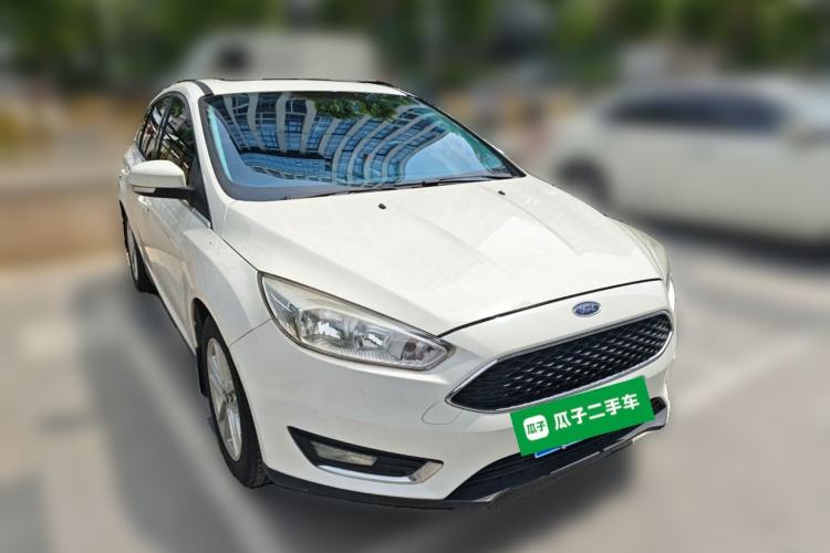 Used Ford Focus 2015 Hatchback EcoBoost 180 Automatic Elite Model Front Right 45 Deg