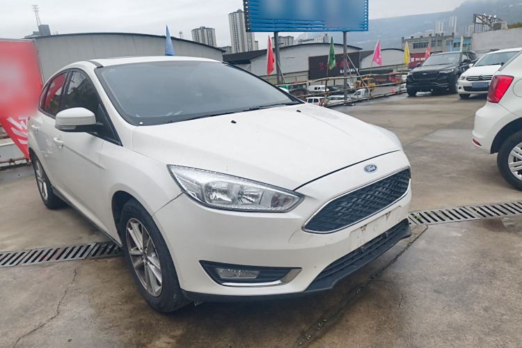 Used Ford Focus 2015 Hatchback 1.6L Automatic Fashion Edition Front Right 45 Deg
