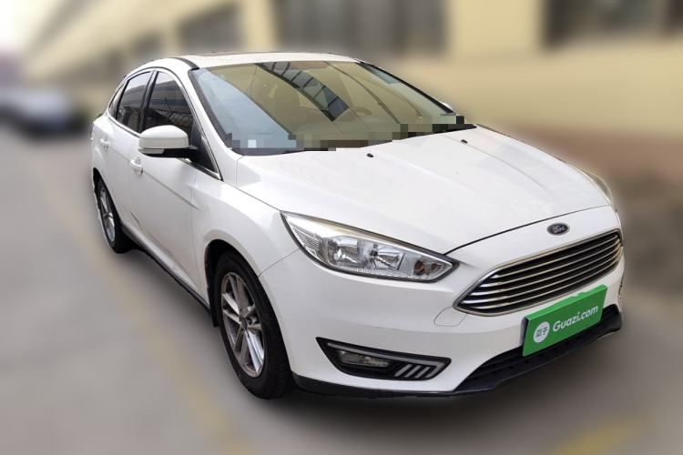 Used Ford Focus 2015 Sedan EcoBoost 125 Manual – Ultra-Style Edition Front Right 45 Deg