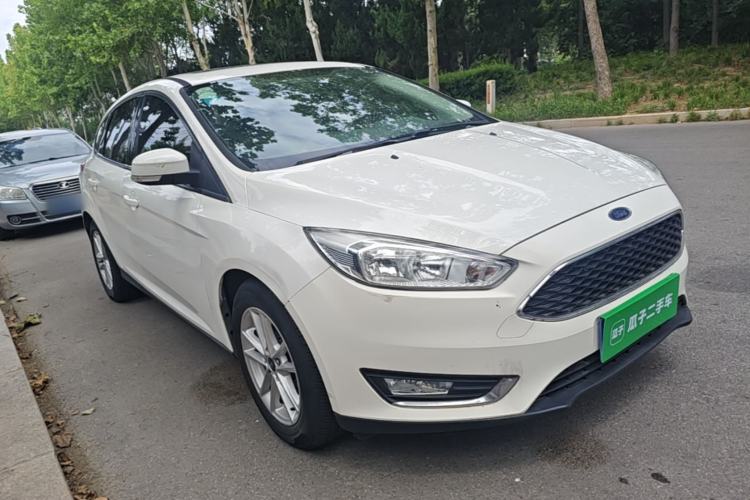 Used Ford Focus 2015 Hatchback 1.6L Automatic Fashion Edition Front Right 45 Deg