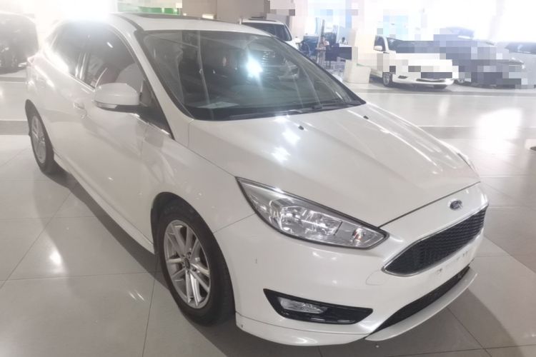 Used Ford Focus 2015 Hatchback EcoBoost 180 Automatic Elite Model Front Right 45 Deg