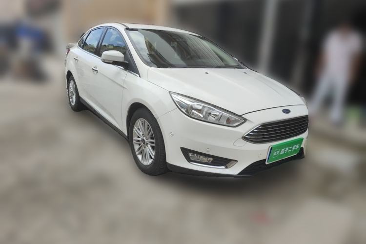 Used Ford Focus 2015 Sedan EcoBoost 180 Automatic Flagship Model Front Right 45 Deg